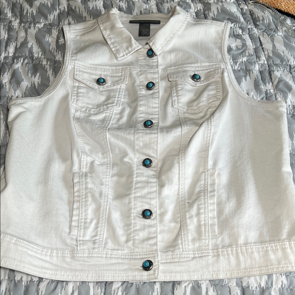 Avenue White Sleeveless Denim Vest with Turquoise Buttons 18/20